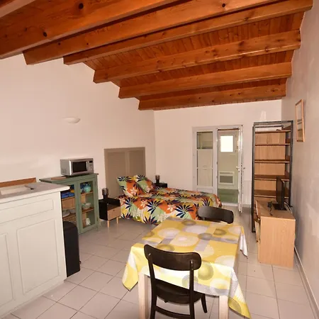 Large Close To The Apartament